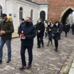 13.12.2020. Sandomierz. Obchody 39. rocznicy wprowadzenia stanu wojennego w Polsce. Na zdjęciu (na pierwszym planie, od lewej): Krzysztof Kandefer - radny powiatu sandomierskiego i Marek Kwitek - poseł PiS / Grażyna-Szlęzak-Wójcik / Radio Kielce