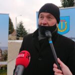 2.12.2020. Kunów. Otwarcie nowej drogi. Na zdjęciu Piotr Bek - przewodniczący rady miejskiej w Kunowie. / Emilia Sitarska / Radio Kielce