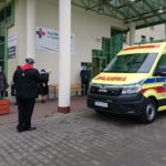 18.12.2020. Opatów. Nowy ambulans transportowy Szpitala św. Leona / Emilia Sitarska / Radio Kielce