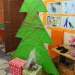 15.12.2020. Ostrowiec Św. Mobilna choinka - motanka / Emilia Sitarska / Radio Kielce