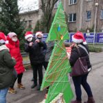 15.12.2020. Ostrowiec Św. Mobilna choinka - motanka / Emilia Sitarska / Radio Kielce