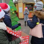 15.12.2020. Ostrowiec Św. Mobilna choinka - motanka / Emilia Sitarska / Radio Kielce