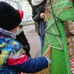 15.12.2020. Ostrowiec Św. Mobilna choinka - motanka / Emilia Sitarska / Radio Kielce