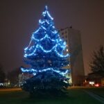 15.12.2020. Ostrowiec Św. Rozświetlenie choinki na os. Ogrody / Emilia Sitarska / Radio Kielce