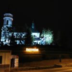 01.12.2020 Ostrowiec Św. Montaż nowej iluminacji: 15-metrowego napisu "Ostrowiec Świętokrzyski" / Emilia Sitarska / Radio Kielce