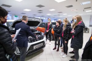 23.12.2020. Kielce. Piłkarki ręczne Suzuki Korony Handball odebrały służbowe samochody / Grzegorz Ksel / koronahandball.pl