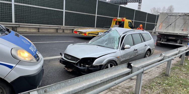 16.12.2020. Kielce. Wypadek na trasie S74 / Wiktor Taszłow / Radio Kielce