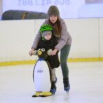 25.12.2020. Kielce. Świąteczny spacer i zabawa na lodowisku / Wiktor Taszłow / Radio Kielce