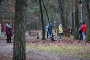 25.12.2020. Kielce. Świąteczny spacer i zabawa na lodowisku / Wiktor Taszłow / Radio Kielce