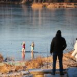 27.12.2020. Cedzyna. Pogoda sprzyja spacerom / Wiktor Taszłow / Radio Kielce