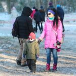 27.12.2020. Cedzyna. Pogoda sprzyja spacerom / Wiktor Taszłow / Radio Kielce