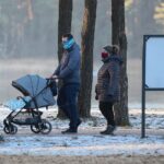 27.12.2020. Cedzyna. Pogoda sprzyja spacerom / Wiktor Taszłow / Radio Kielce