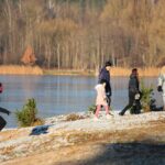 27.12.2020. Cedzyna. Pogoda sprzyja spacerom / Wiktor Taszłow / Radio Kielce