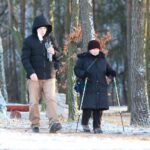 27.12.2020. Cedzyna. Pogoda sprzyja spacerom / Wiktor Taszłow / Radio Kielce