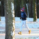 27.12.2020. Cedzyna. Pogoda sprzyja spacerom / Wiktor Taszłow / Radio Kielce