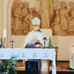 29.12.2020. Białogon. Otwarcie Zakładu Aktywności Zawodnej "Manufaktura Pietraszki". Na zdjęciu: Jan Piotrowski - biskup kielecki / Wiktor Taszłow / Radio Kielce