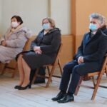 29.12.2020. Białogon. Otwarcie Zakładu Aktywności Zawodnej "Manufaktura Pietraszki". Na zdjęciu (od prawej): Krzysztof Słoń - senator, Bożena Szczypiór - wiceprezydent Kielc, Magdalena Gościniewicz - zastępca dyrektora Miejskiego Ośrodka Pomocy Rodzinie w Kielcach / Wiktor Taszłow / Radio Kielce