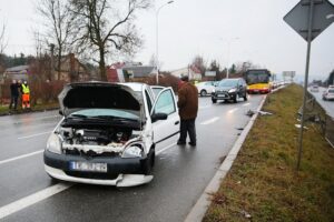 30.12.2020 Kielce. Wypadek na ul. Krakowskiej / Wiktor Taszłow / Radio Kielce