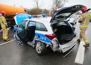 30.12.2020 Kielce. Wypadek na ul. Krakowskiej / Wiktor Taszłow / Radio Kielce