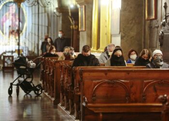 29.11.2020. Kielce. Uroczysta msza święta w szóstą rocznicę ingresu Ks. Biskupa Ordynariusza Jana Piotrowskiego / Wiktor Taszłow / Radio Kielce