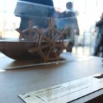 koła łopatkowe napędzające łódź poruszane są siłą mięśni - według wynalazcy system ten był znacznie wydajniejszy niż tradycyjne wiosła / Wiktor Taszłow / Radio Kielce