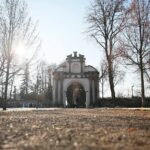 01.12.2020 Podzamcze. Otwarcie po rekonstrukcji 300-letniej alei lipowej / Wiktor Taszłow / Radio Kielce