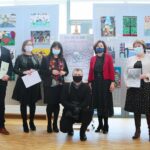 01.12.2020. Kielce. Finał konkursu „Recycling na miarę. Alarm dla Ziemi”. Na zdjęciu (od lewej): Mirosław Banach – prezes zarządu Przedsiębiorstwa Gospodarki Odpadami w Promniku, Katarzyna Ziołowicz - dziekan Wydziału Sztuki Uniwersytetu Jana Kochanowskiego w Kielcach, Maria Kowalczyk - dyrektor Zespołu Państwowych Szkół Plastycznych w Kielcach, Tomasz Irski - animator Kultury Wojewódzkiego Domu Kultury w Kielcach, Katarzyna Nowacka - świętokrzyski wicekurator oświaty i Grażyna Jarosz - prezes Zarządu Fundacji VIVE Serce Dzieciom / Wiktor Taszłow / Radio Kielce