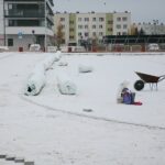 02.12.2020 Kielce. Budowa kompleksu boisk przy Szkole Podstawowej nr 25 w Kielcach / Wiktor Taszlow / Radio Kielce