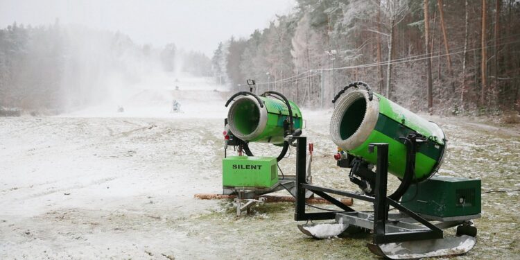 Świętokrzyskie stacje narciarskie wciąż czekają na zimę - Radio Kielce Świętokrzyskie stacje narciarskie wciąż czekają na zimę