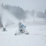 02.12.2020. Kielce. Naśnieżanie stoku narciarskiego „Na Stadionie” / Wiktor Taszłow / Radio Kielce