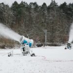 02.12.2020. Kielce. Naśnieżanie stoku narciarskiego „Na Stadionie” / Wiktor Taszłow / Radio Kielce