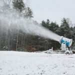 02.12.2020. Kielce. Naśnieżanie stoku narciarskiego „Na Stadionie” / Wiktor Taszłow / Radio Kielce