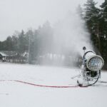 02.12.2020. Kielce. Naśnieżanie stoku narciarskiego „Na Stadionie” / Wiktor Taszłow / Radio Kielce