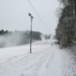 02.12.2020. Kielce. Naśnieżanie stoku narciarskiego „Na Stadionie” / Wiktor Taszłow / Radio Kielce