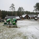 02.12.2020. Kielce. Naśnieżanie stoku narciarskiego „Na Stadionie” / Wiktor Taszłow / Radio Kielce