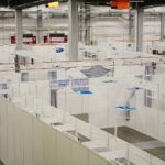 02.12.2020 Kielce. Budowa szpitala tymczasowego w Targach Kielce / Wiktor Taszłow / Radio Kielce