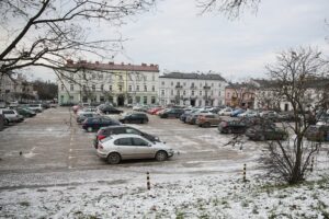 03.12.2020. Kielce. Parking na Placu Wolności / Wiktor Taszłow / Radio Kielce