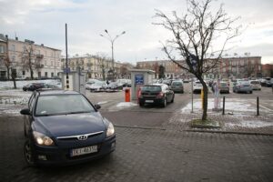 03.12.2020. Kielce. Parking na Placu Wolności / Wiktor Taszłow / Radio Kielce