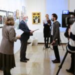 03.12.2020. Kielce. Wręczenie nagród w III Interdyscyplinarnym Konkursie Plastycznym dla osób niepełnosprawnych z terenu miasta Kielce i powiatu kieleckiego. Na zdjęciu (od lewej): Stanisława Zacharko-Łagowska - dyrektor BWA, Andrzej Neimitz - sekretarz  Rotary Klub Kielce, Piotr Franek / Wiktor Taszłow / Radio Kielce