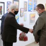 03.12.2020. Kielce. Wręczenie nagród w III Interdyscyplinarnym Konkursie Plastycznym dla osób niepełnosprawnych z terenu miasta Kielce i powiatu kieleckiego. Na zdjęciu (od lewej): Andrzej Neimitz - sekretarz  Rotary Klub Kielce, Grzegorz Ściana / Wiktor Taszłow / Radio Kielce