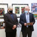 03.12.2020. Kielce. Wręczenie nagród w III Interdyscyplinarnym Konkursie Plastycznym dla osób niepełnosprawnych z terenu miasta Kielce i powiatu kieleckiego. Na zdjęciu (od lewej): Andrzej Neimitz - sekretarz  Rotary Klub Kielce, Zbigniew Sender - przewodniczący Rotary Klub Kielce / Wiktor Taszłow / Radio Kielce