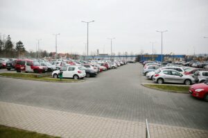 08.12.2020. Kielce. Parking przed Starostwem Powiatowym / Wiktor Taszłow / Radio Kielce