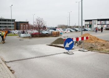 08.12.2020. Kielce. Parking przed Starostwem Powiatowym / Wiktor Taszłow / Radio Kielce