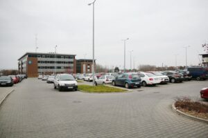 08.12.2020. Kielce. Parking przed Starostwem Powiatowym / Wiktor Taszłow / Radio Kielce