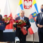 10.12.2020. Kielce. Świętokrzyski Anioł Dobroci - wręczenie statuetek. Na zdjęciu (od lewej): Renata Janik - wicemarszałek województwa świętokrzyskiego, Longin Bokwa - przedsiębiorca, prezes Kopalni Dolomitu w Sandomierzu, Marcin Piwnik - starosta sandomierski / Wiktor Taszłow / Radio Kielce