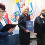 10.12.2020. Kielce. Świętokrzyski Anioł Dobroci - wręczenie statuetek. Na zdjęciu (od lewej): Elżbieta Korus - dyrektor ROPS, Renata Janik - wicemarszałek województwa świętokrzyskiego, Grażyna Łęska – Baranowicz - dyrektor Domu Pomocy Społecznej im. Florentyny Malskiej w Kielcach / Wiktor Taszłow / Radio Kielce