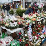 12.12.2020. Kielce. Dekoracje świąteczne na targowisku miejskim / Wiktor Taszłow / Radio Kielce
