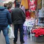 12.12.2020. Kielce. Dekoracje świąteczne na targowisku miejskim / Wiktor Taszłow / Radio Kielce