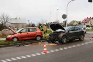 12.12.2020. Bilcza. Zderzenie dwóch samochodów osobowych / Wiktor Taszłow / Radio Kielce