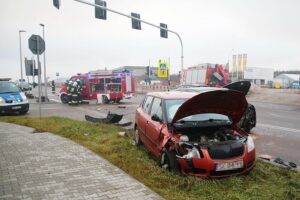 12.12.2020. Bilcza. Zderzenie dwóch samochodów osobowych / Wiktor Taszłow / Radio Kielce